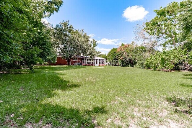 Building Photo - Charming 4 Bedroom in Batesburg-Leesville!