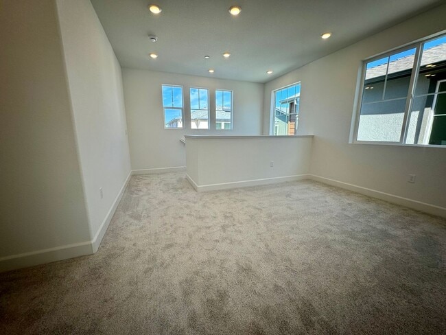 Building Photo - New Bay Point Home