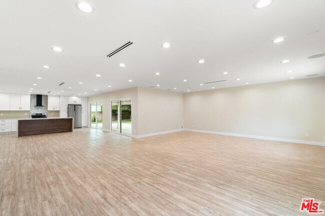 Building Photo - 17633 Nordhoff St