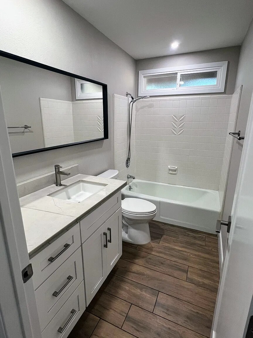 Building Photo - 2508 E Loyola Dr