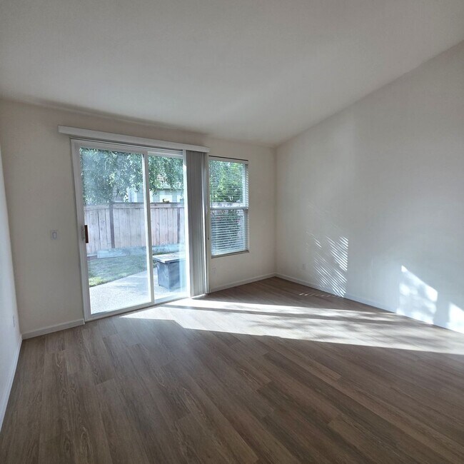 Building Photo - Clayton Single Story 3bd/2ba - Bright open living w/new flooring
