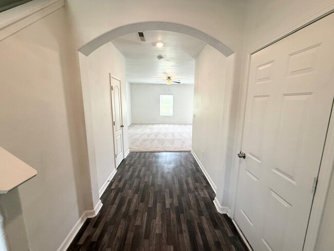 Building Photo - 8407 Highgate Dr