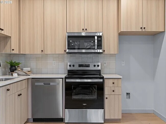 Building Photo - 1610-1612 SE Morrison St.