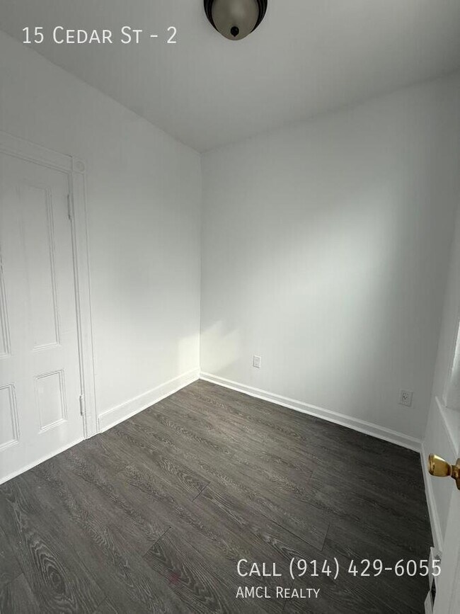 Building Photo - 15 Cedar St