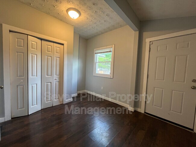 Building Photo - 114 Dana Ave