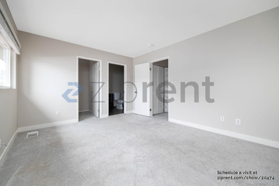 Building Photo - Unit 2