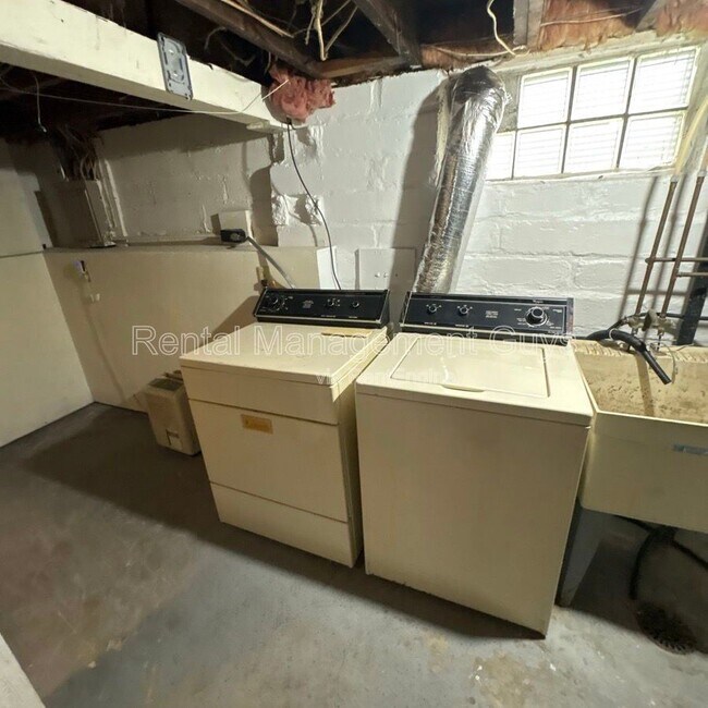 Building Photo - 3955 N Girard Ave