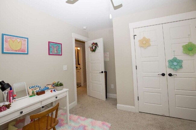 Building Photo - "Charming 4-Bedroom Retreat with Fireplace and 3 Full Baths in Aberdeen!"