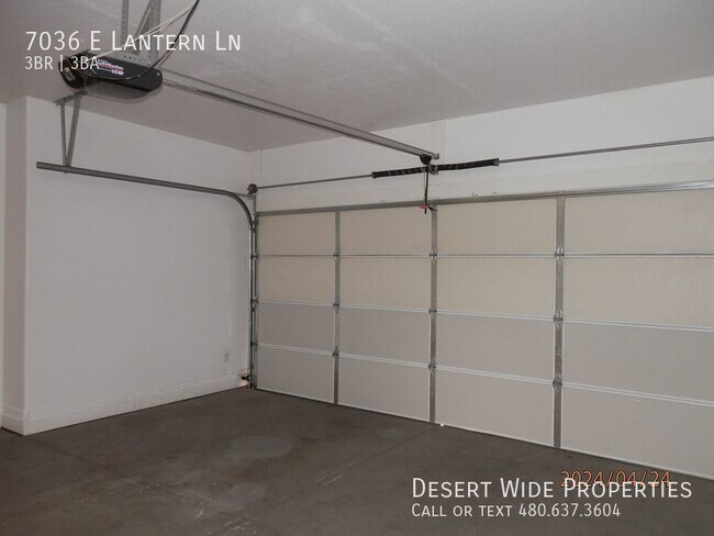 Building Photo - 7036 E Lantern Lane East