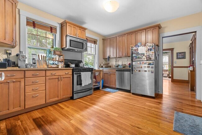 Primary Photo - 70 Dudley St