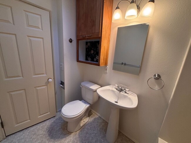 Building Photo - Beautiful Ground Level 1Bed/1Bath with outdoor space Close to Downtown Albany!