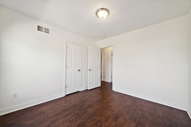 Building Photo - $1,675 - Spacious 3 Bedroom in North End