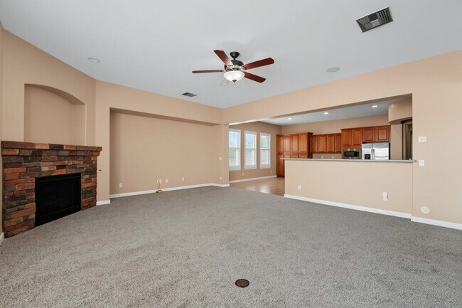 Building Photo - Welcome to this inviting Phoenix Rental - Available!