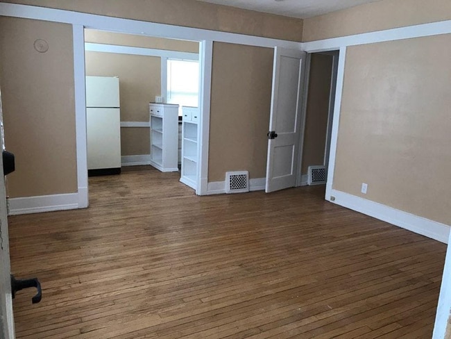 Building Photo - 1560 5th Ave SE