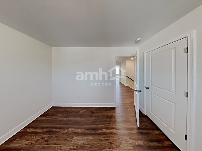 Building Photo - 950 Colonnade Dr