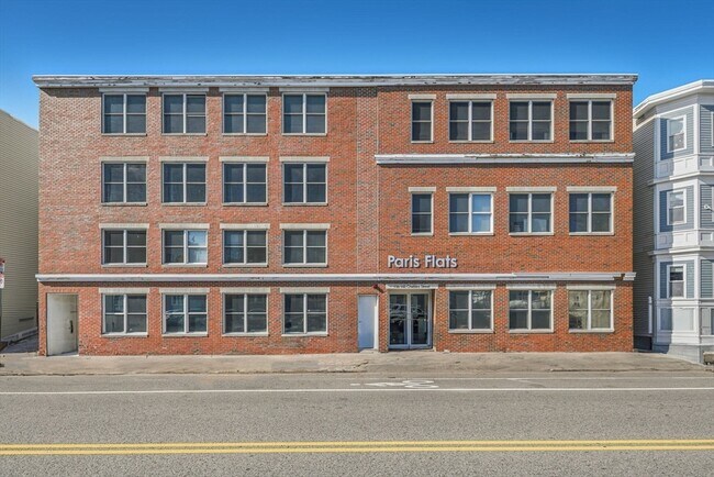 Building Photo - 156 Chelsea St