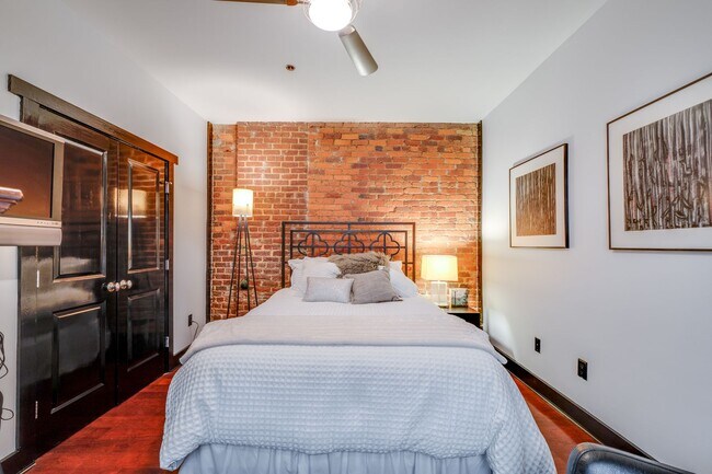 Building Photo - One-of-a-Kind 2BR Condo in Downtown Raleig...