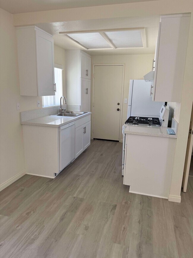 Building Photo - 11th Street Townhomes