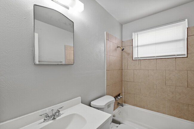 Building Photo - 4319 Tiffany Dr