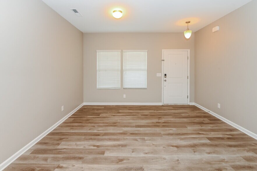 Building Photo - 3343 Saddlebrook Dr