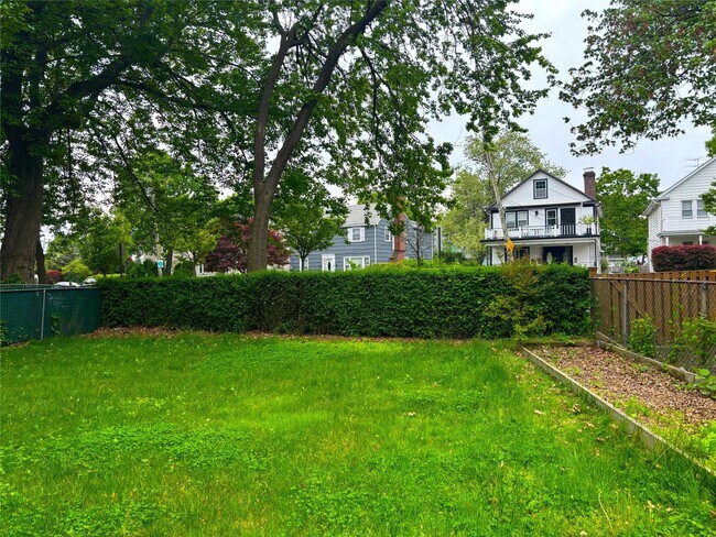 Building Photo - 122 Lispenard Ave