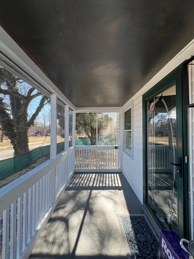 Building Photo - 907 Rollins Ave