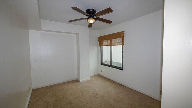 Building Photo - Stylish Sea Colony 3-Level Townhome!