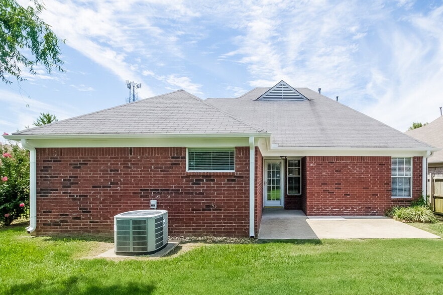 Building Photo - 8180 Cross Point Dr