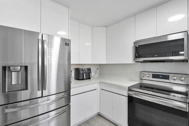 Building Photo - 342 NW 114th Ave