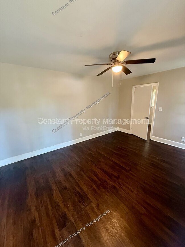 Building Photo - 1533 Engle Dr