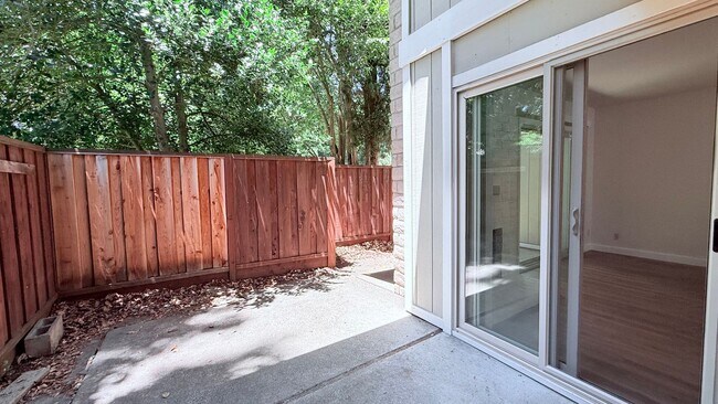 Building Photo - 1065 San Ramon Valley Blvd