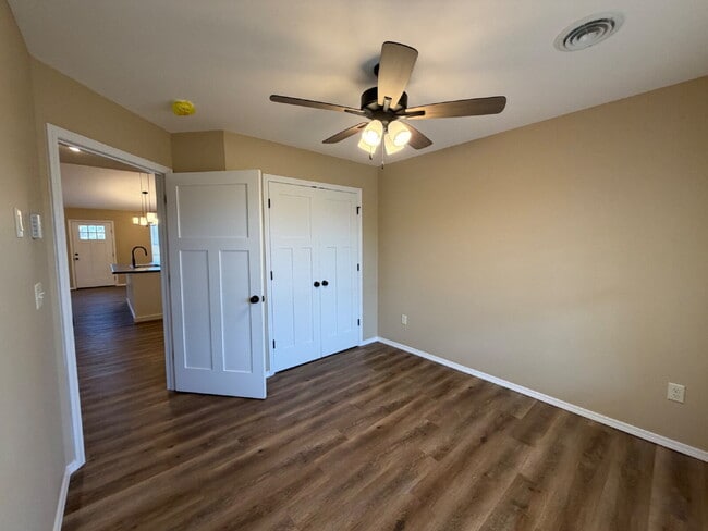 Building Photo - 4BR Duplex - Modern Energy Efficiency!!!