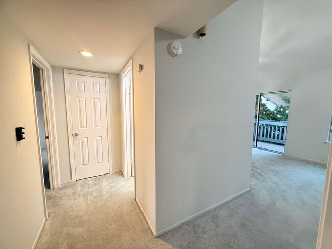 Building Photo - Updated 2 Bedroom, 2 Bath Condo in Gated Summershore Community – San Jose!