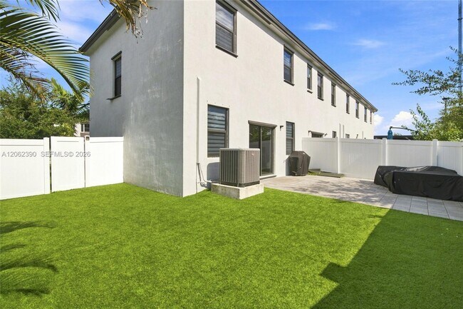 Building Photo - 20369 NW 5th Ct