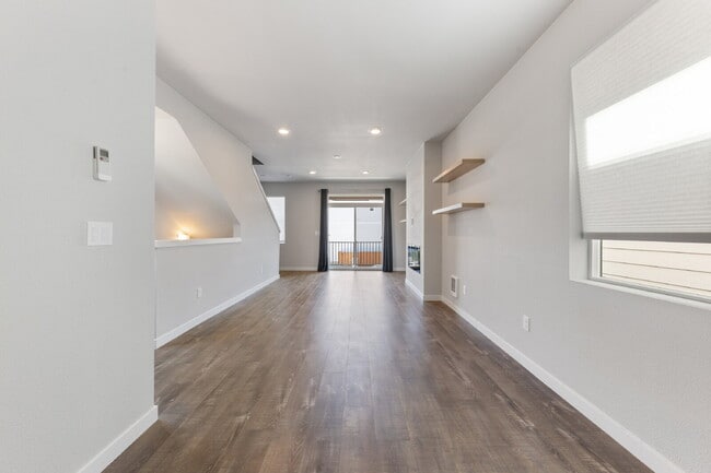 Building Photo - Charming 2-Bed with 2.5 Baths in Newberg
