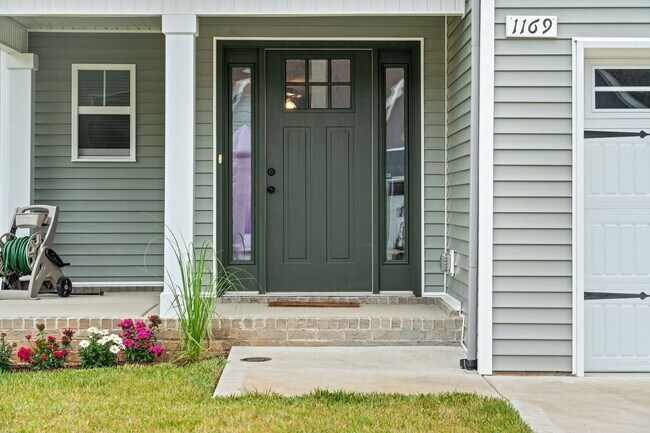 Building Photo - Beautiful Home in Woodland Hills