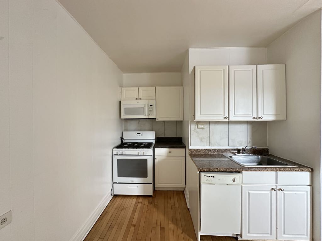 Building Photo - 4409 N Kenneth Ave