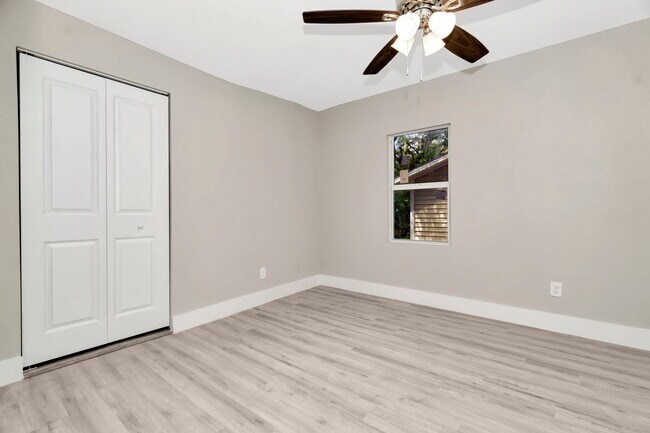 Building Photo - 1617 E Linden Ave