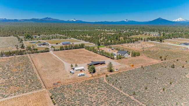 Building Photo - Luxury Home for Rent – Expansive Acreage, ...