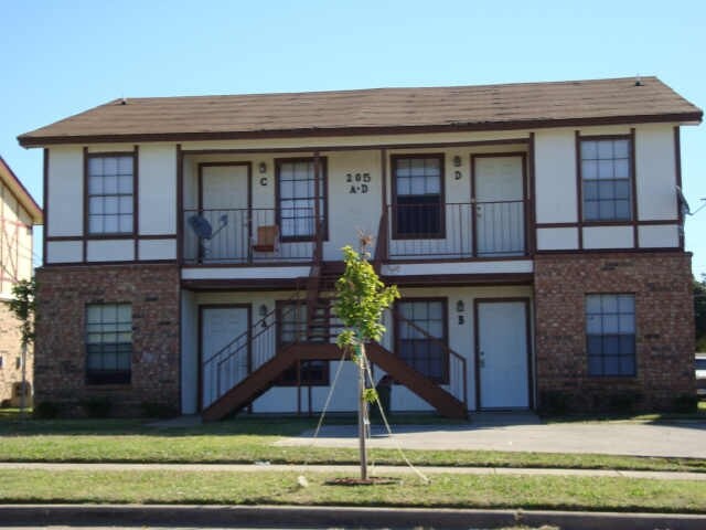Building Photo - 205 Roberts Cir