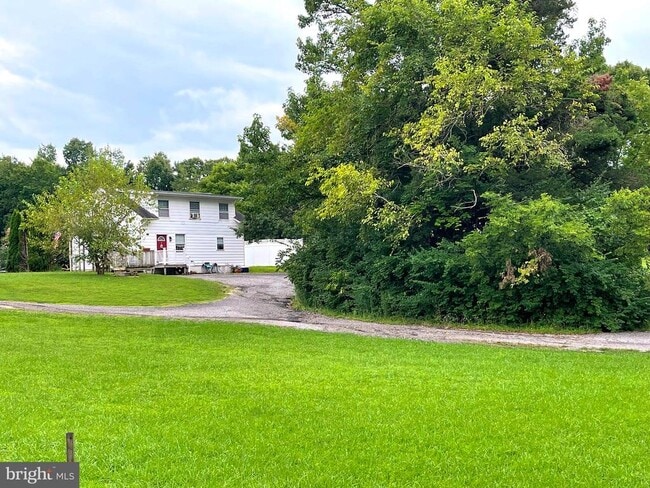 Building Photo - 490 Coster Rd