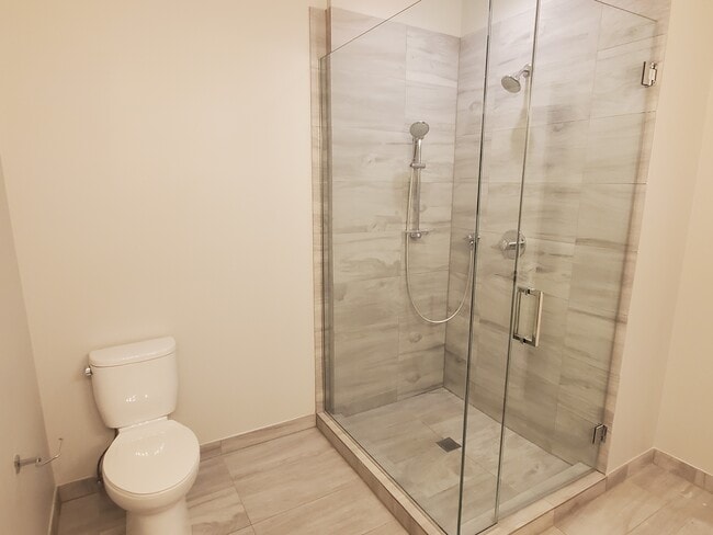 Building Photo - 1023 N Ashland Ave