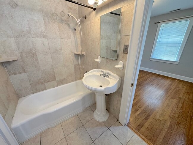 Building Photo - Charming Two-Bedroom Single Family Home with Detached Garage