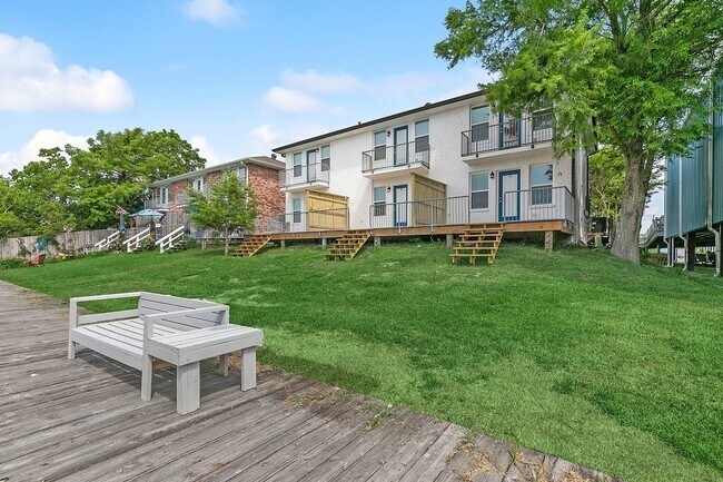 Building Photo - 4766 Pontchartrain Dr