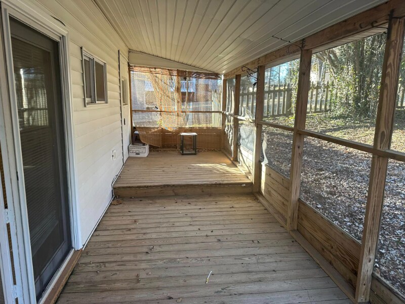 Building Photo - 1004 School St