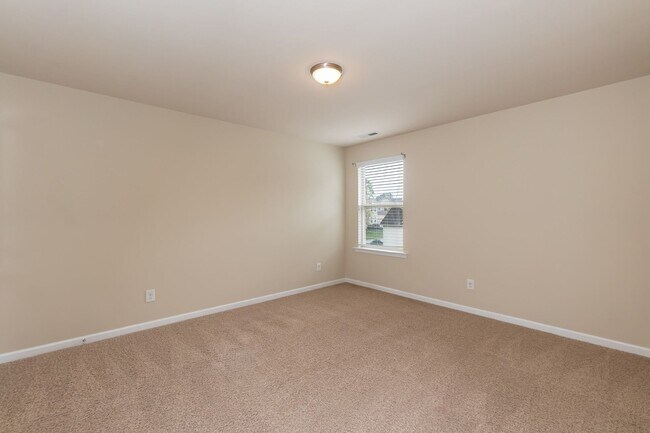 Building Photo - Gorgeous LARGE Family Home!