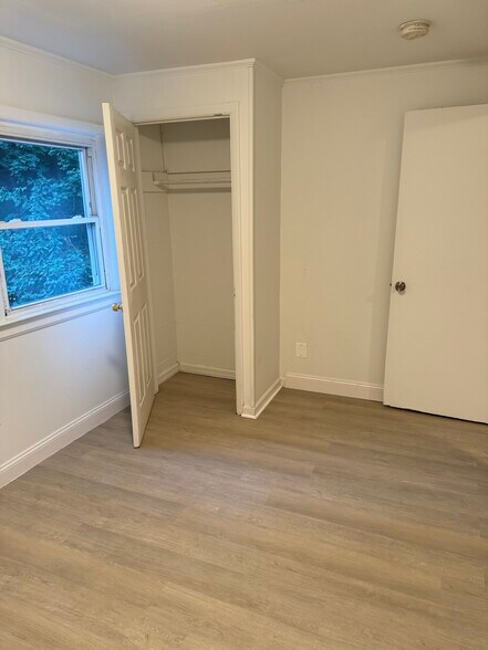 Building Photo - 92 Maple Ave