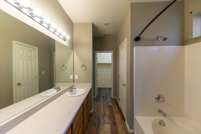 Building Photo - 19 W Soap Creek Trail