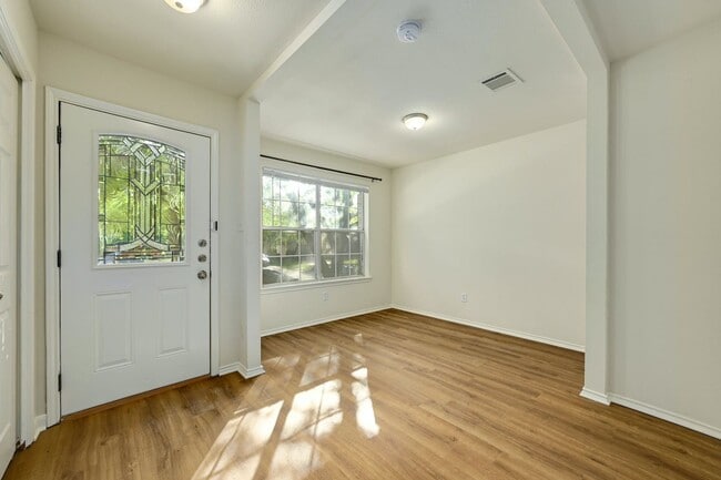 Building Photo - 1531 Parkfiled Cir 78664 | 3 Bed 2.5 Bath $1800