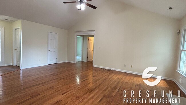 Building Photo - OVER 2000 SQ. FEET - Minutes Away from JAC...
